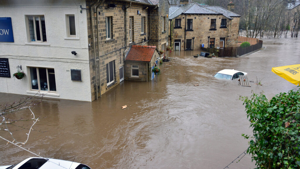 英語ニュース flash flood